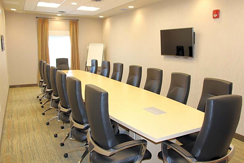 Holiday Inn Express & Suites Cold Lake By IHG