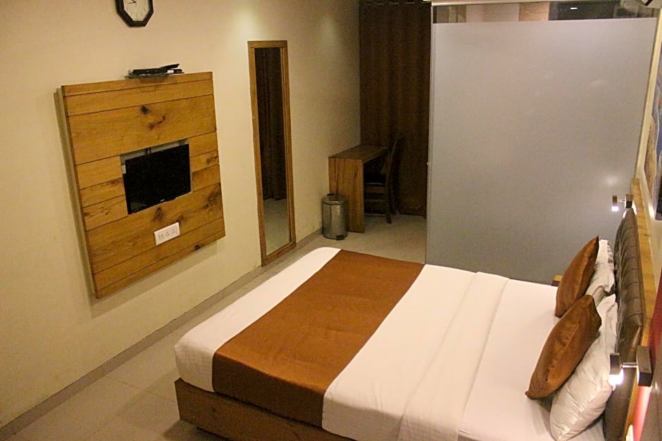 Hotel Grandeur-Near Mumbai International Airport