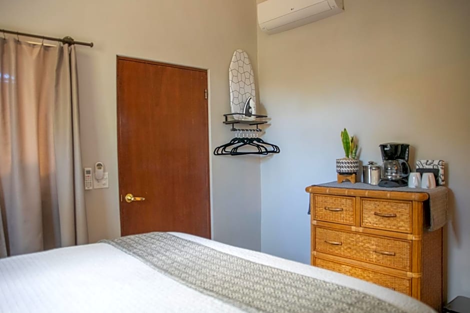 Pure Baja Private Suites-Upscale Property with Infinity Pool and Lush Gardens