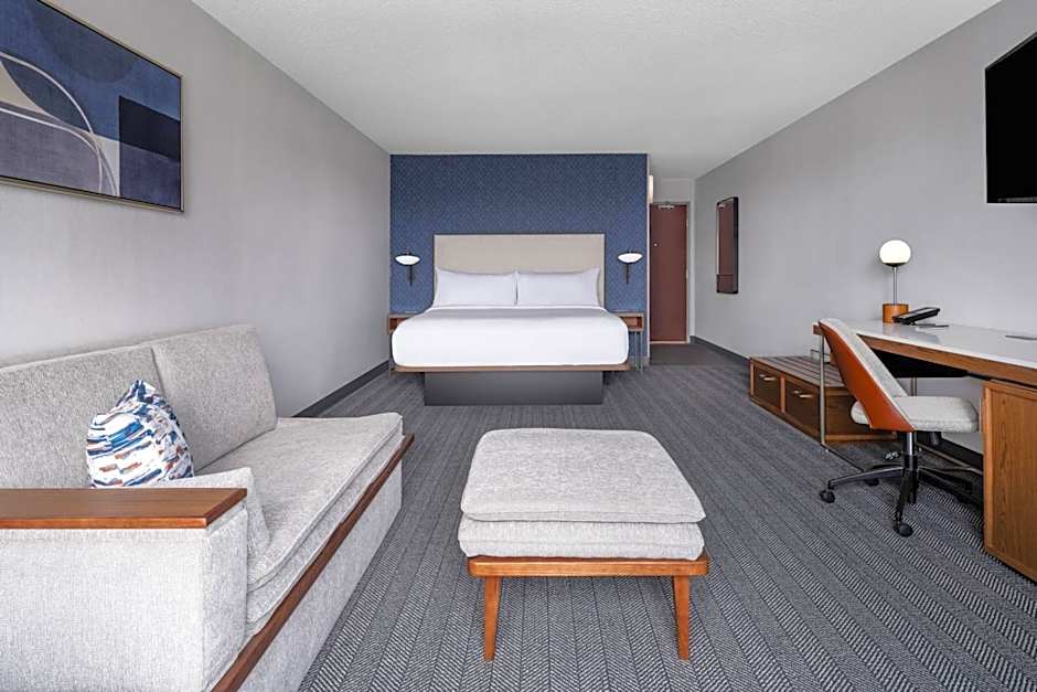 Photo 1 of 4 of 1 King Bed with Sofabed