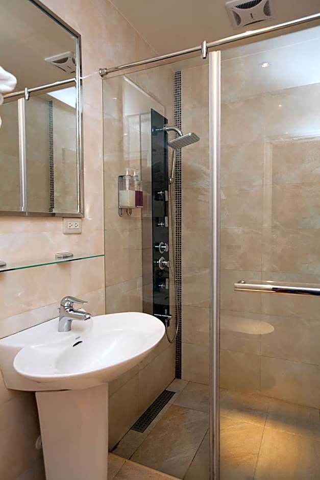 Shuian Lakeside Hotel