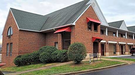 Red Roof Inn & Suites Cornelius - Lake Norman