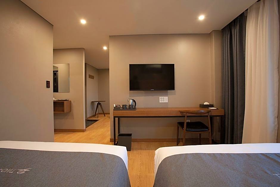 Two-Y-Hotel