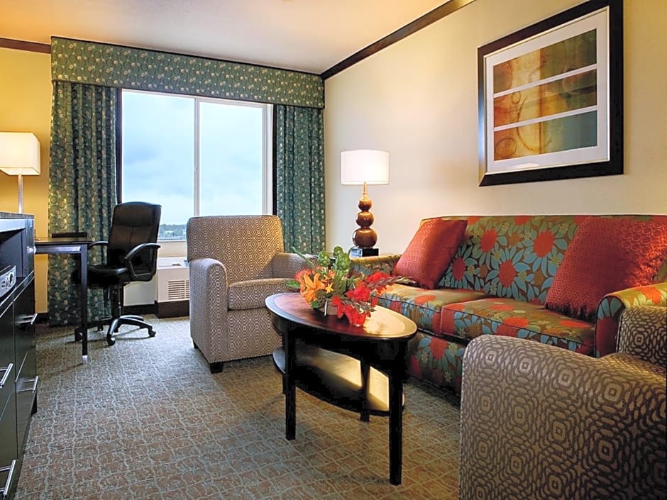 Crowne Plaza Anchorage-Midtown, an IHG Hotel