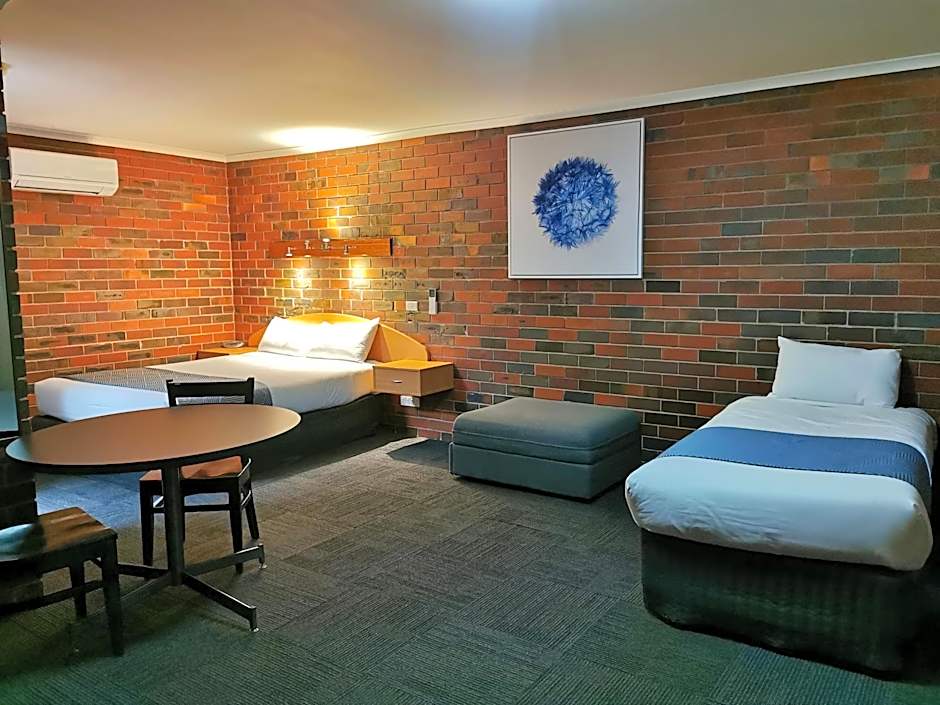 Town House Motor Inn