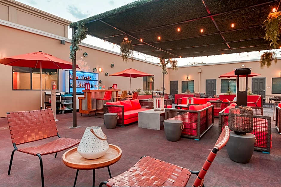 Hotel Lexen Newhall & Santa Clarita - Near Six Flags Magic Mountain