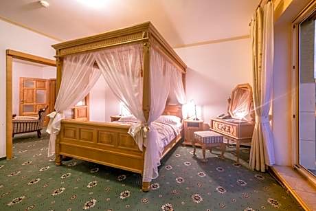 One-Bedroom Suite (2 Adults)