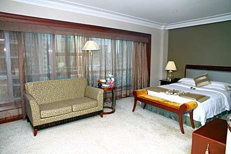 Deluxe Queen Room