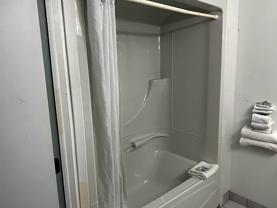 Travelodge by Wyndham Drummondville