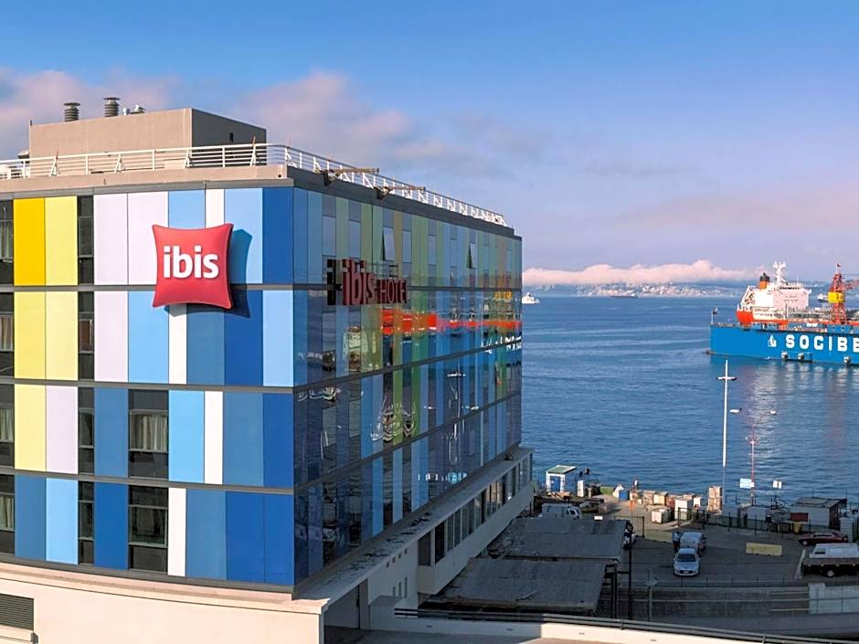 Photo 1 of 50 of Ibis Valparaiso