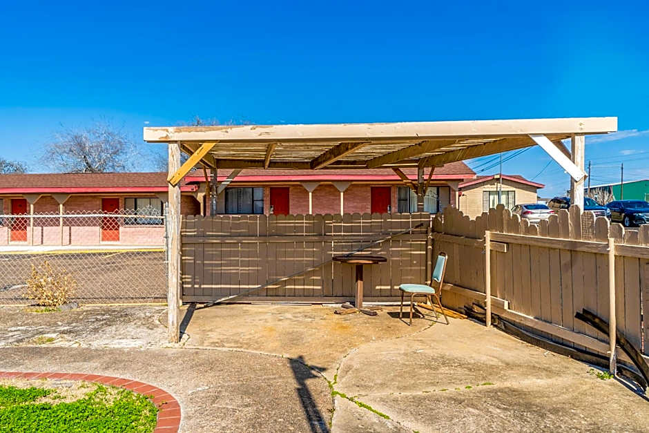 OYO Hotel Beeville -US 181