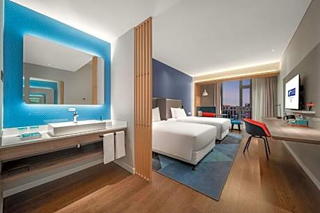 Standard Twin Room with City View