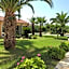 Village Inn Studios & Family Apartments