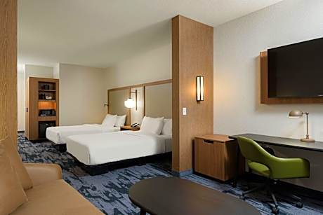 Deluxe Queen Room with Sofa Bed - Mobility Accessible with Tub