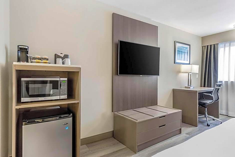 Comfort Inn & Suites Pacific - Auburn