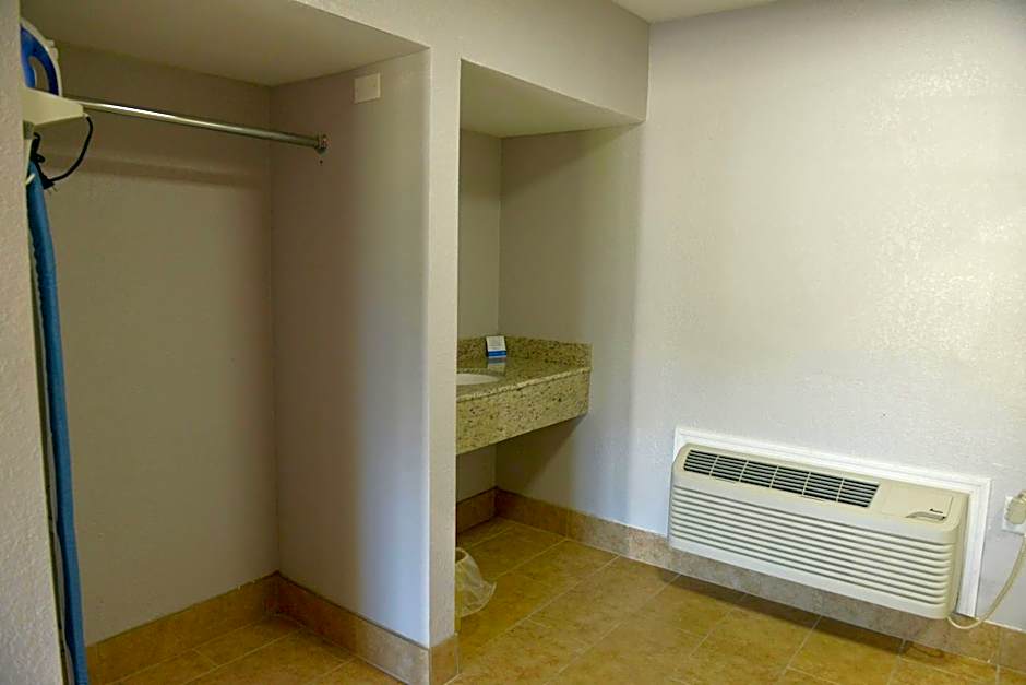 Rodeway Inn & Suites Winter Haven Chain of Lakes