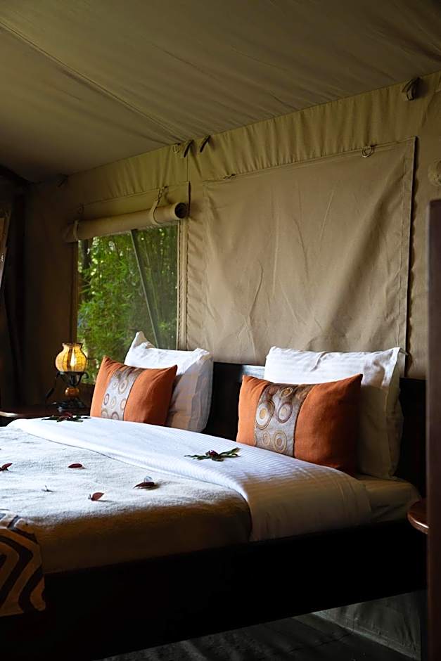 Exploreans Mara River Camp