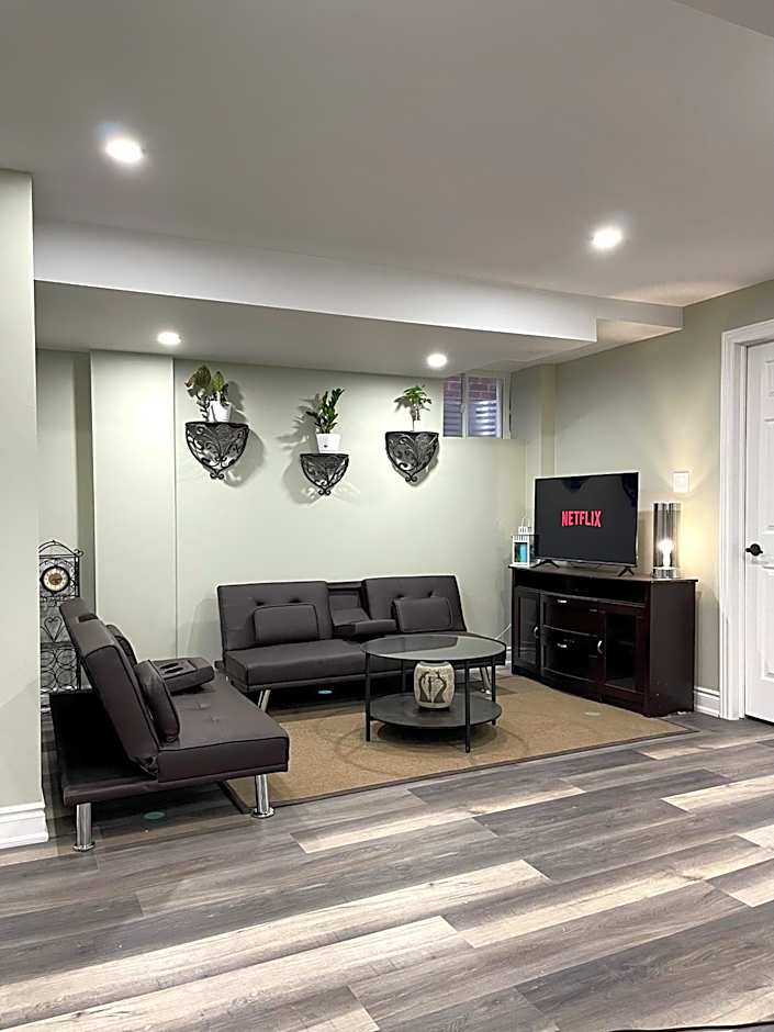Two Bedroom Basement Ensuite 15 mins from The Niagara Falls