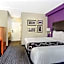La Quinta Inn & Suites by Wyndham Miami Airport East