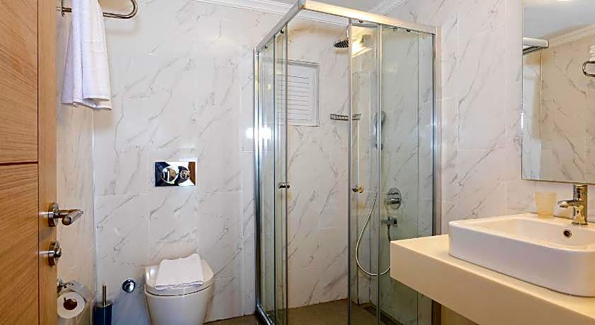 Moonshine Hotel & Suites