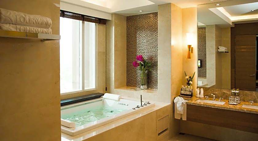 The Grand Fourwings Convention hotel (SHA Plus)