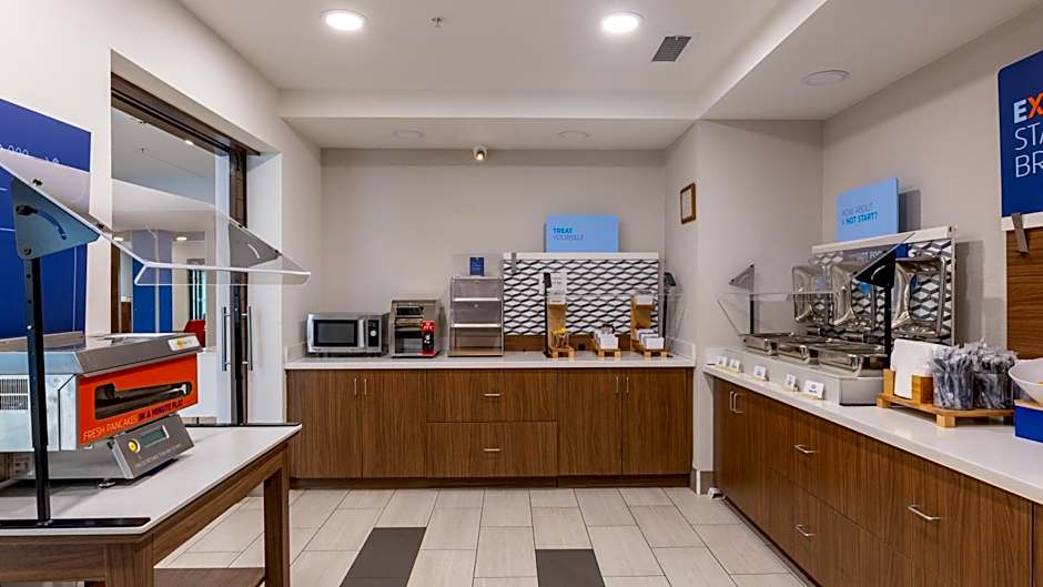 Holiday Inn Express & Suites Macon - I-475 by IHG