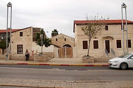 Al Yakhour Hostel