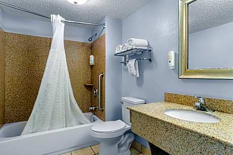 Efficiency King Suite - Smoking