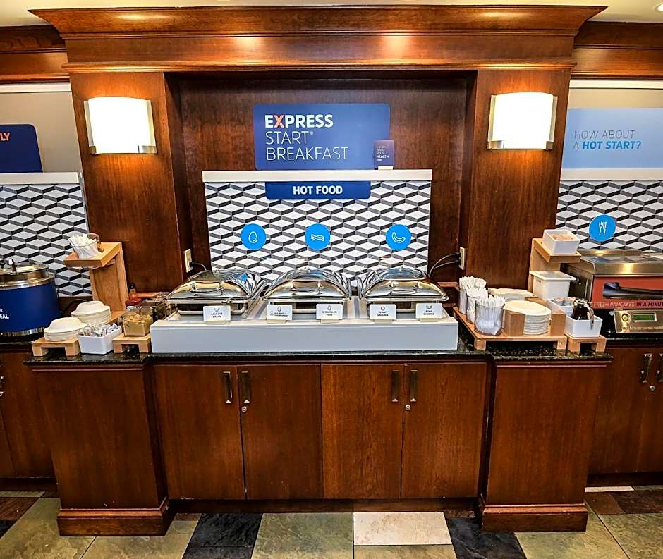 Holiday Inn Express Hotel & Suites Grand Forks By IHG