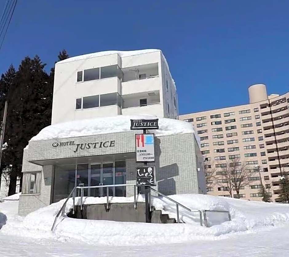 Hotel Justice - Ski IN Ski OUT - Private bathroom, next to the ski lift station