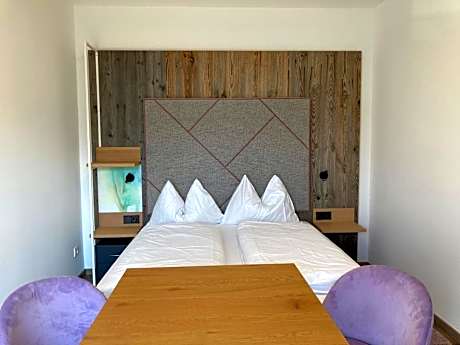 Deluxe Double Room with Balcony and Sea View