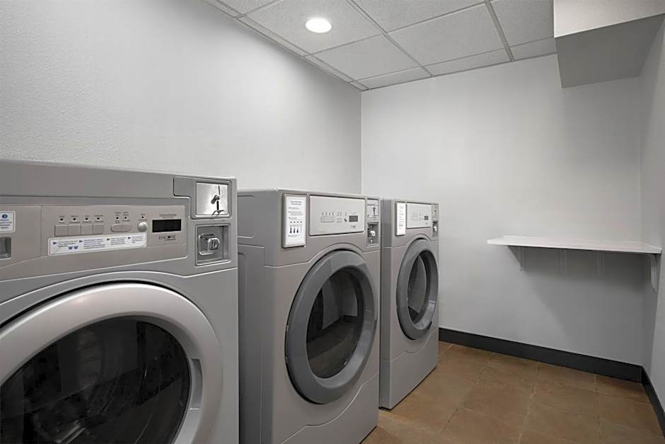 Spark by Hilton Denver East I 70