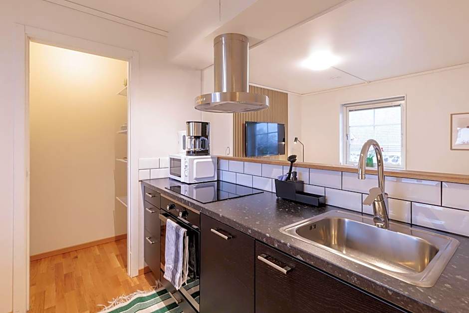 Easy Livin' Apartment Hotel