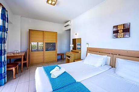 Double or Twin Room with Side Sea View