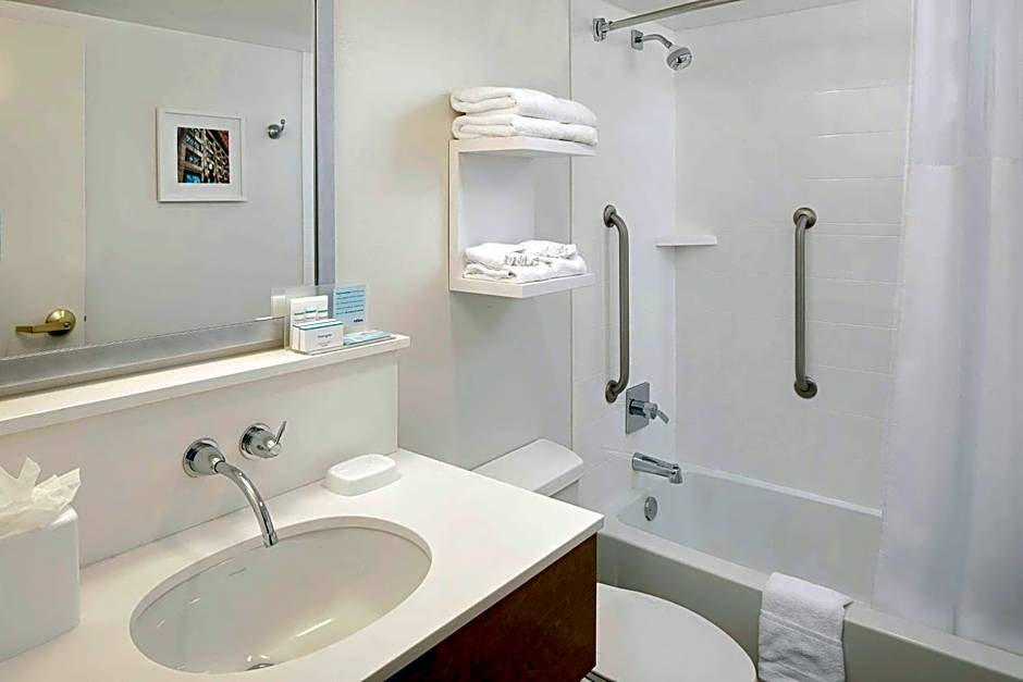 Hampton Inn Louisville Downtown