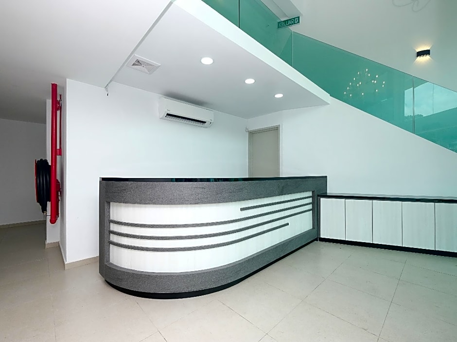 OYO 44043 First Garden Hotel