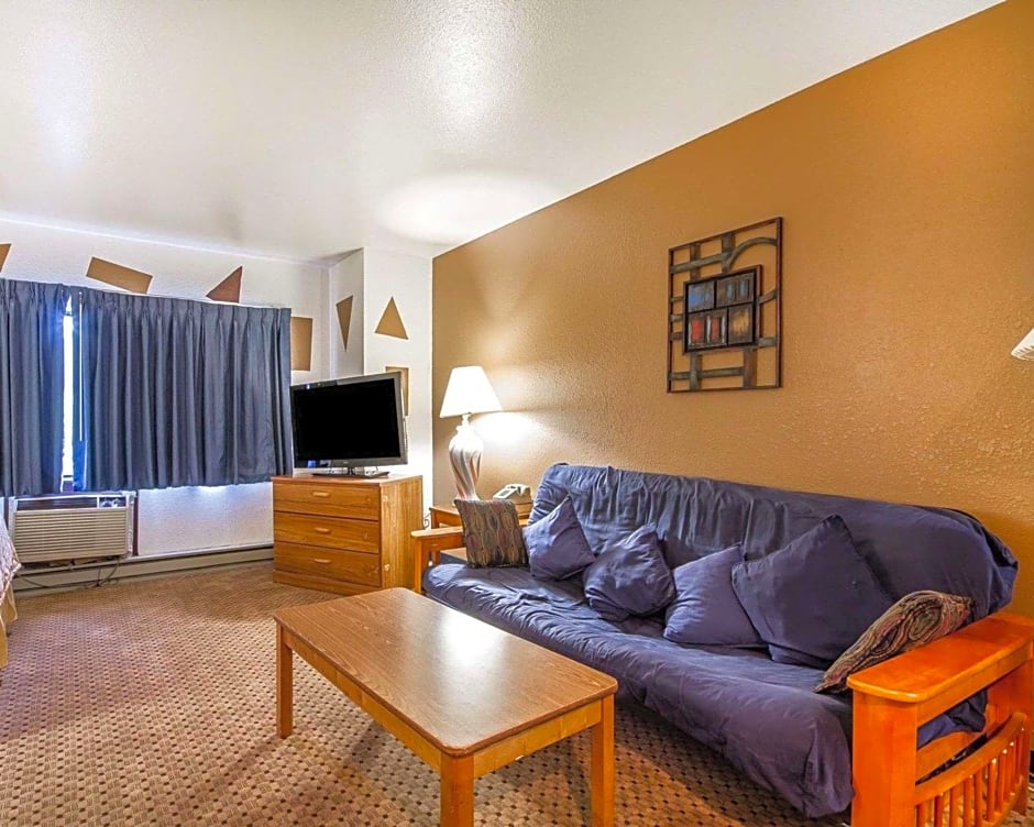 Rodeway Inn & Suites Madison East