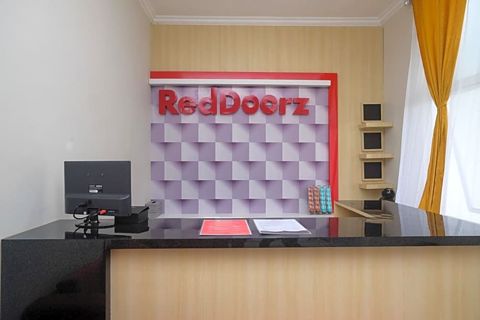 RedDoorz near Kawasan Bandara Ahmad Yani Semarang 2