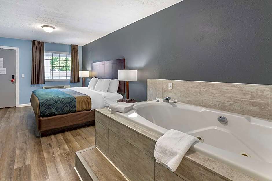 Econo Lodge Inn & Suites Sandusky South