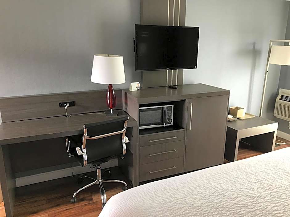 Photo 1 of 7 of 1 King Bed, Mobility Accessible