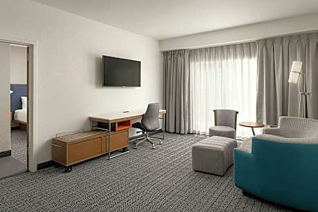 1 Bedroom 2 Room Suite, 1 King, Sofa Bed, Corner Room, Balcony