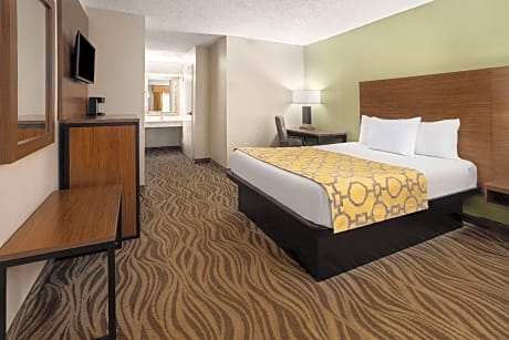 1 Queen Bed Mobility Accessible Room Non-Smoking