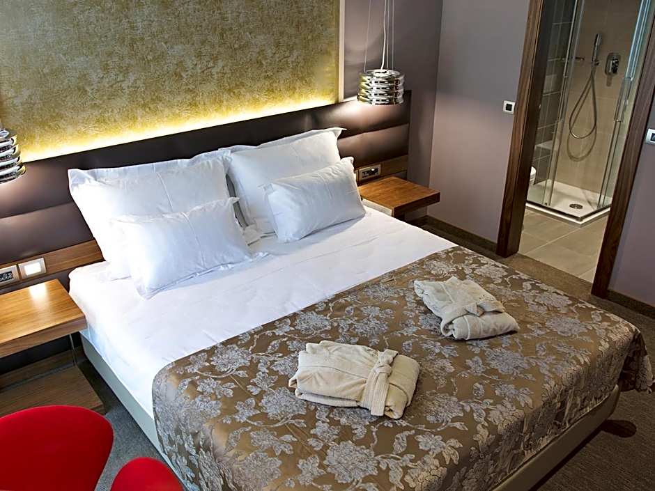 Photo 1 of 4 of Double Room