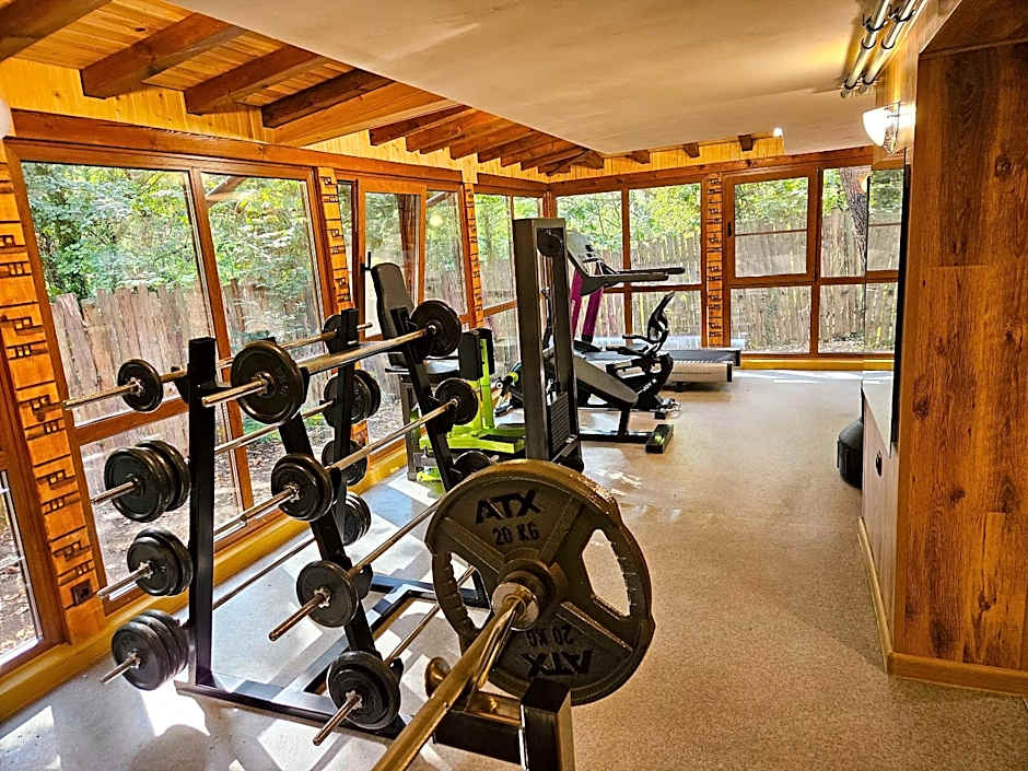 Alen Mak Forest Hotel