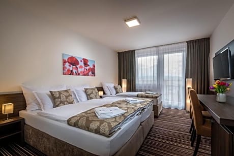 New Triple Room with Balcony