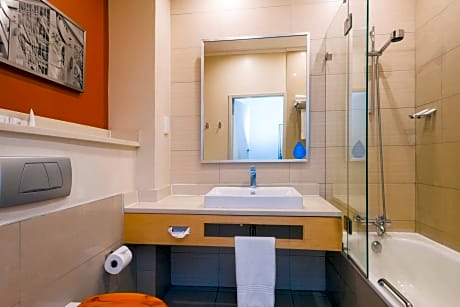 Room, 2 Twin Beds, Non Smoking, City View