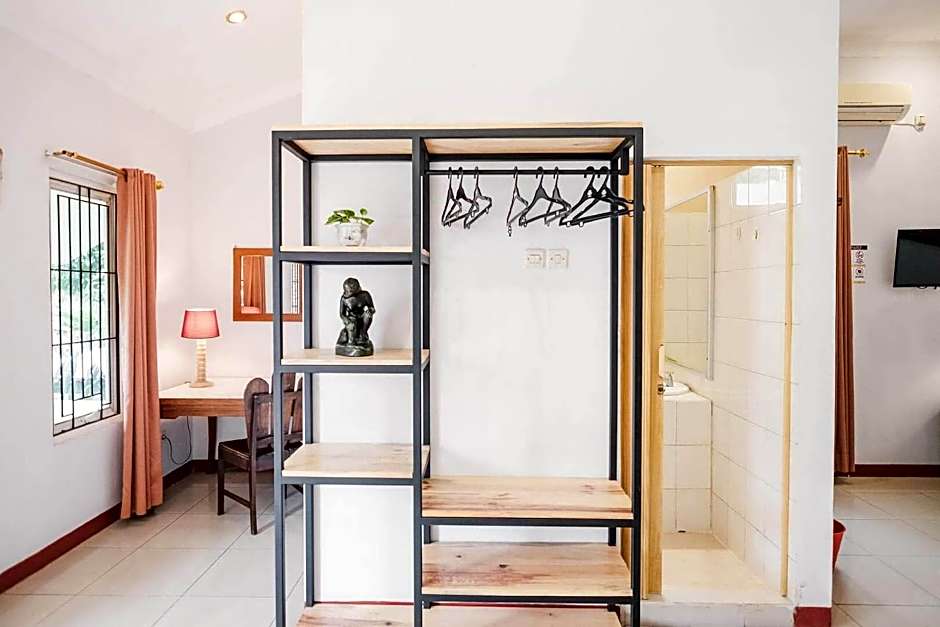 RedDoorz Syariah Plus near Trans Studio Cibubur