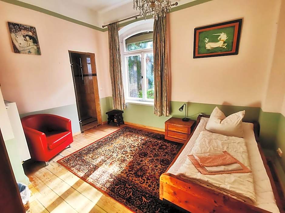 Hummel Hostel - Historische Stadtvilla mit Garten