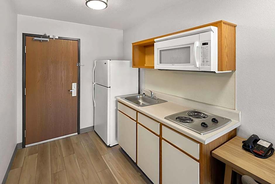 Days Inn & Suites by Wyndham Rochester South