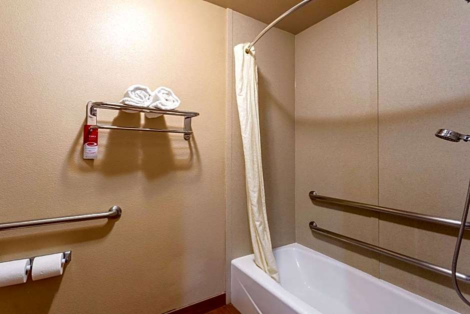 Econo Lodge Inn & Suites Escondido